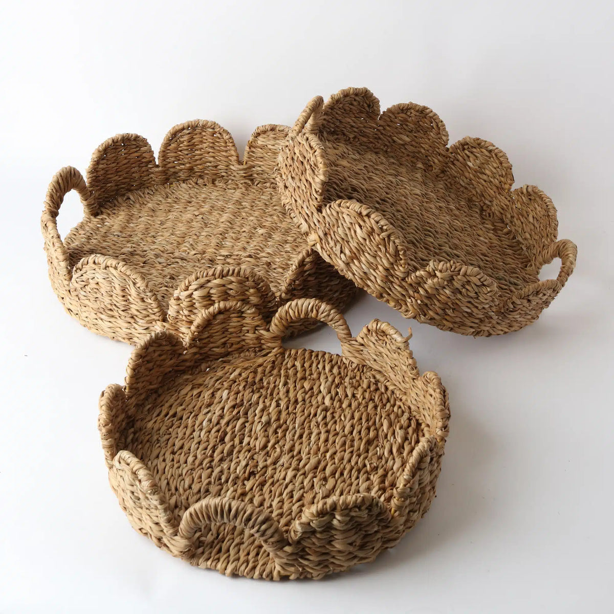 Seagrass set/3 Round Scallop Trays
Natural