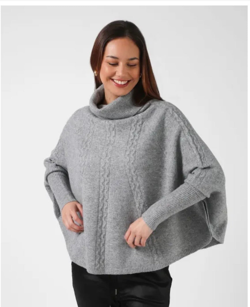 Cable poncho Grey