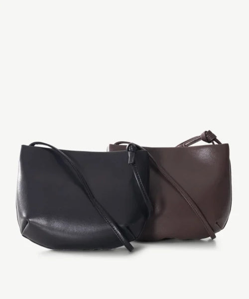 Sassy Duck Delta leather cross body bag black