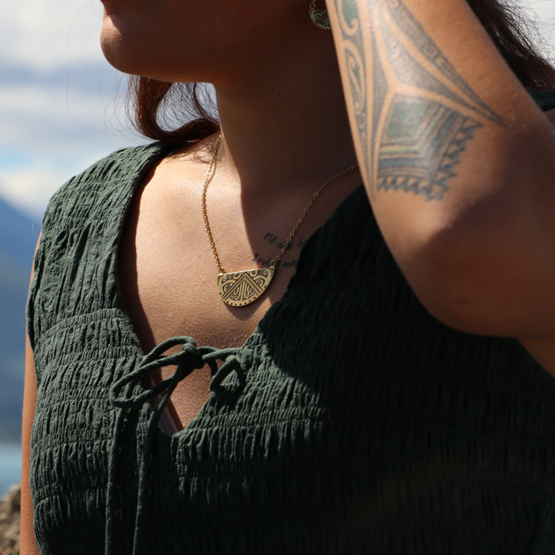 Little Taonga Mauna -nui Breastplate Necklace Gold