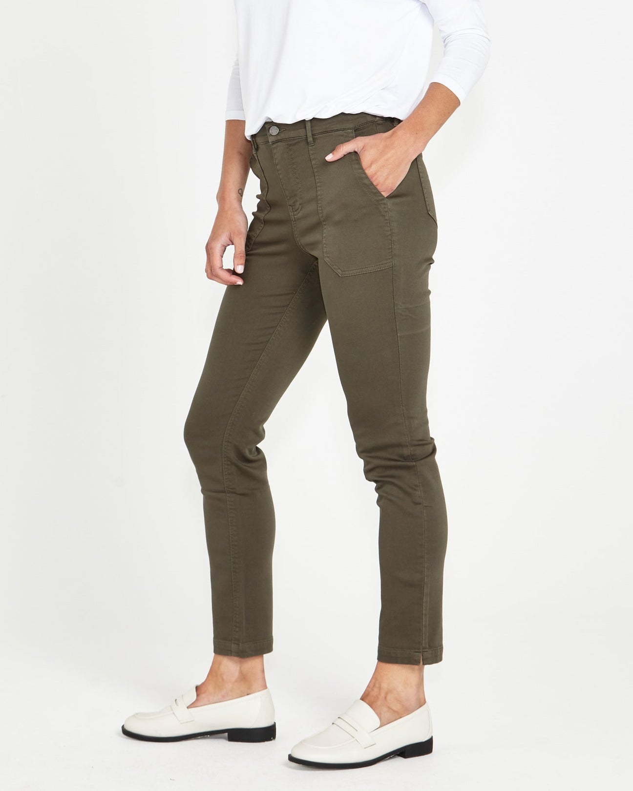 Betty Basics Roxette stretched chino jogger Khaki