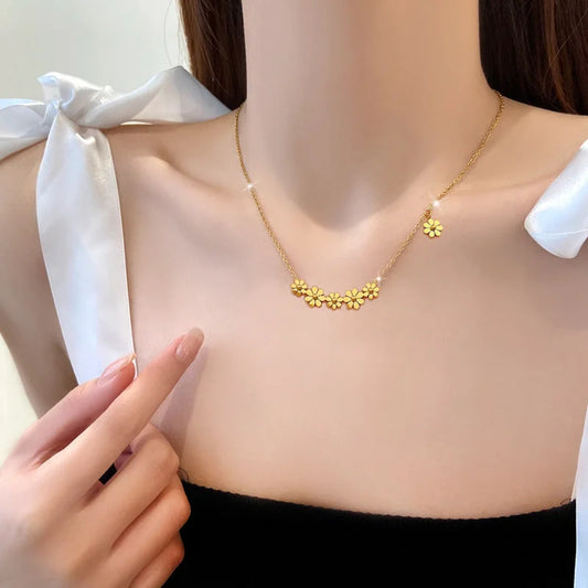 Flying Saucers Daisy necklace
