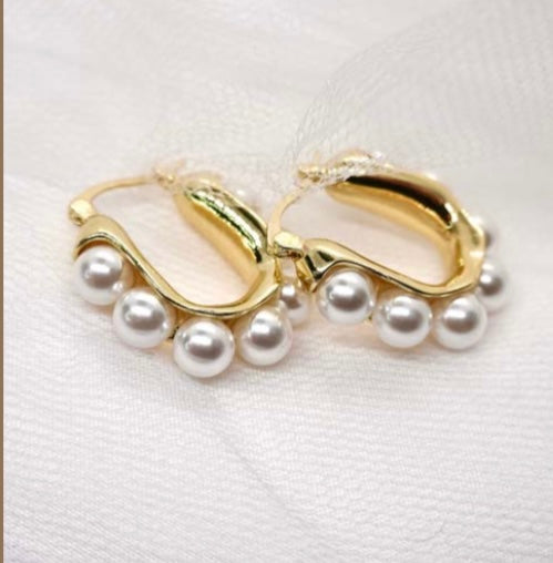 Gregory Ladner Gold Pearl drop earring