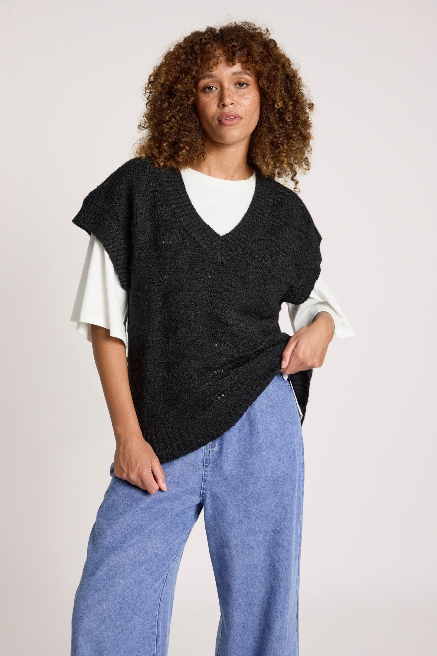 Eb + Ive orin knit vest Black