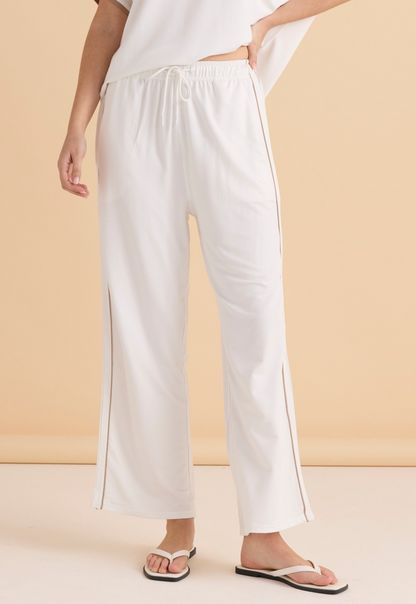 Betty. Asia’s Evelynwide leg jogger