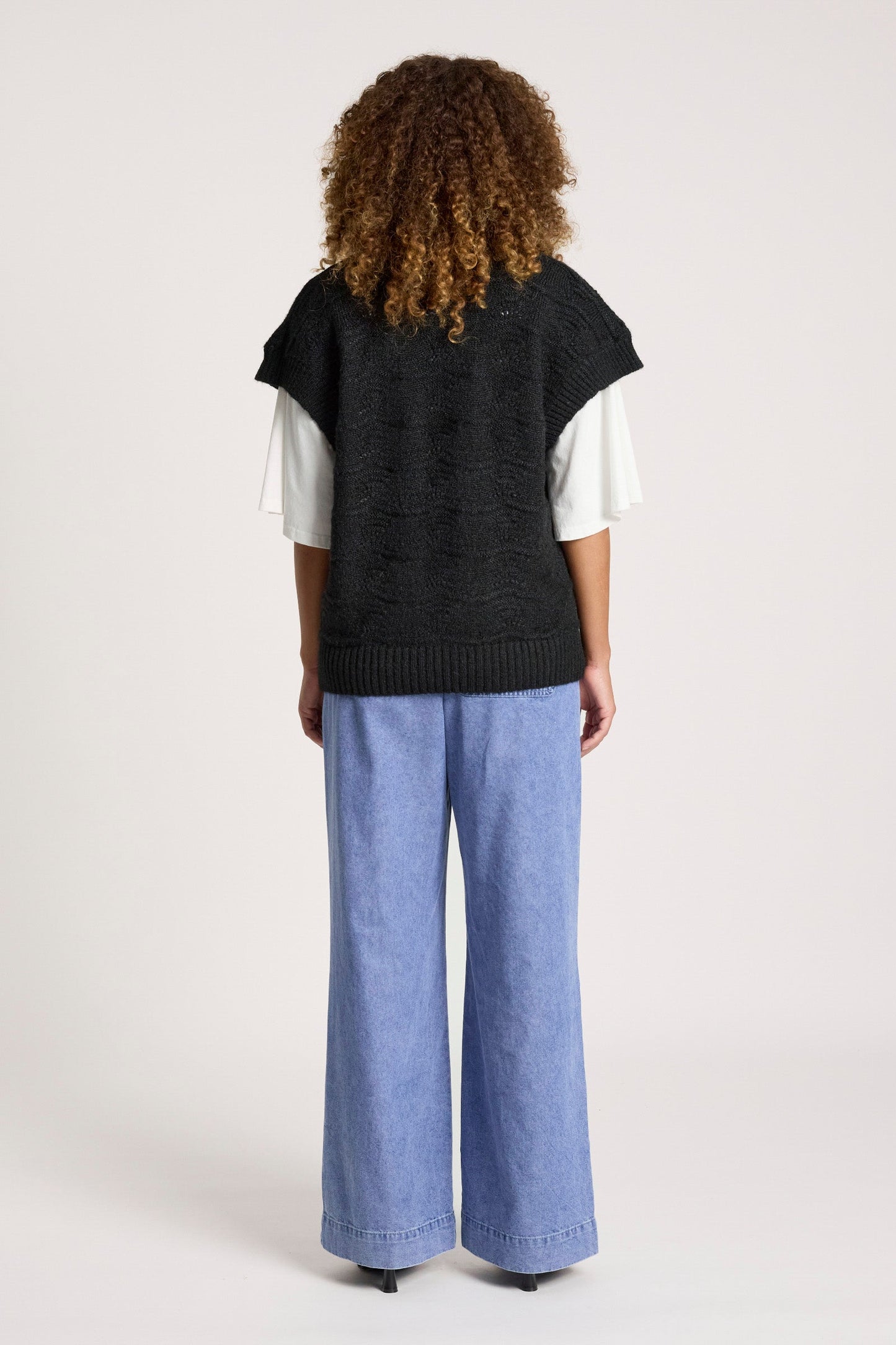 Eb + Ive orin knit vest Black