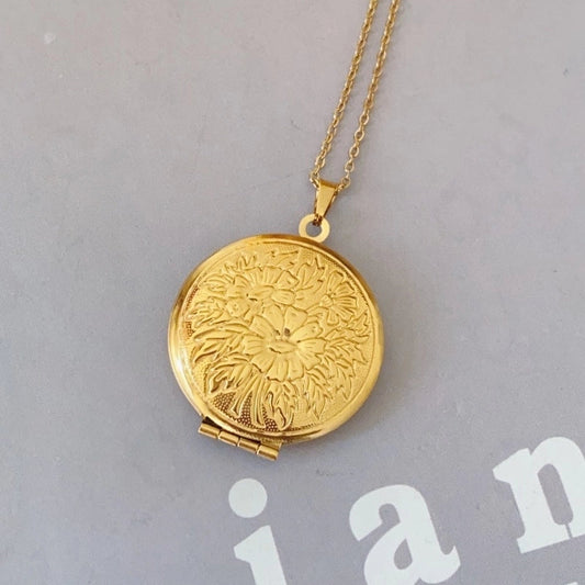 Flying Saucers flower locket gold
