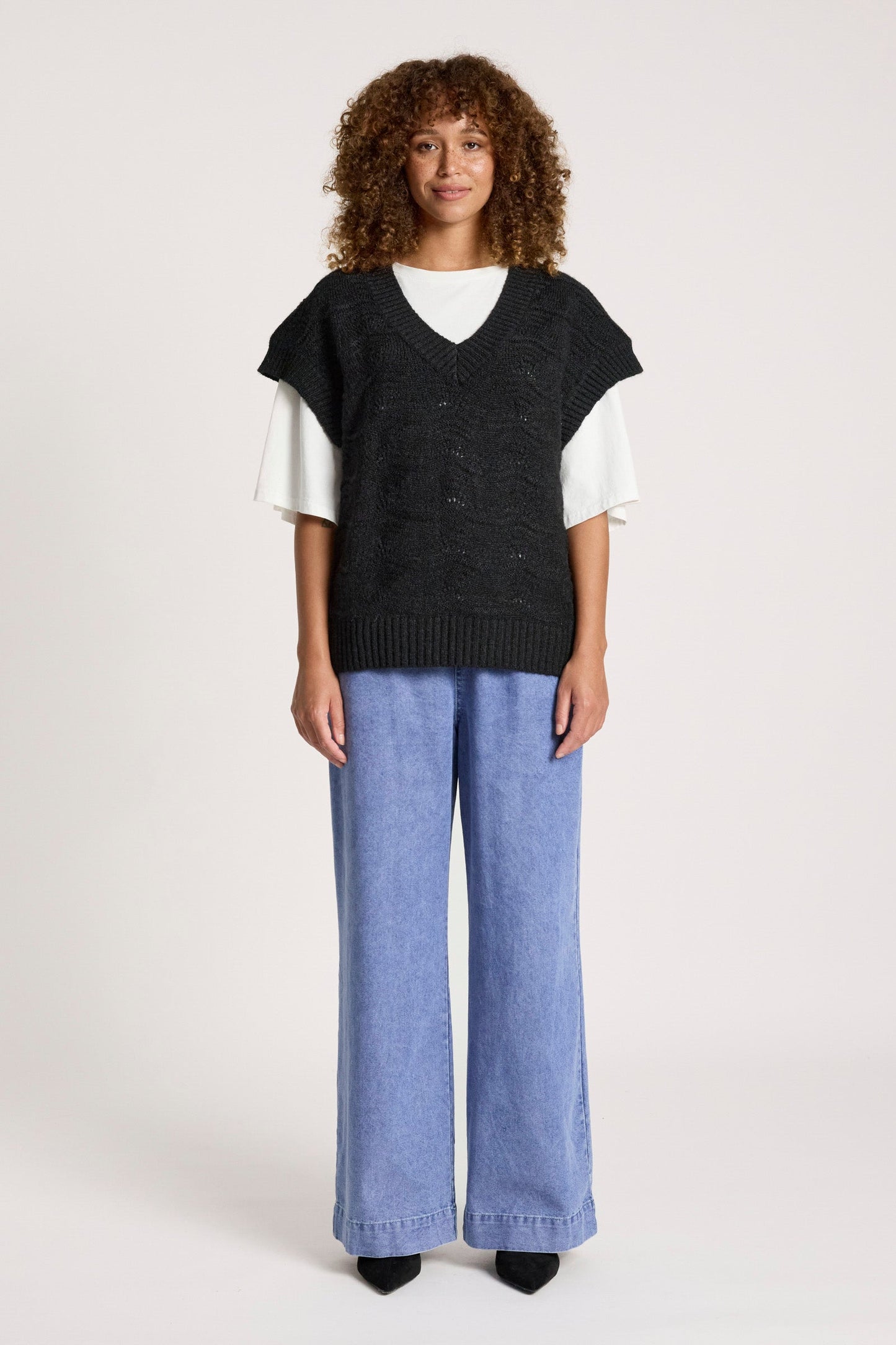 Eb + Ive orin knit vest Black
