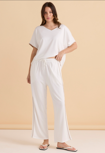 Betty. Asia’s Evelynwide leg jogger