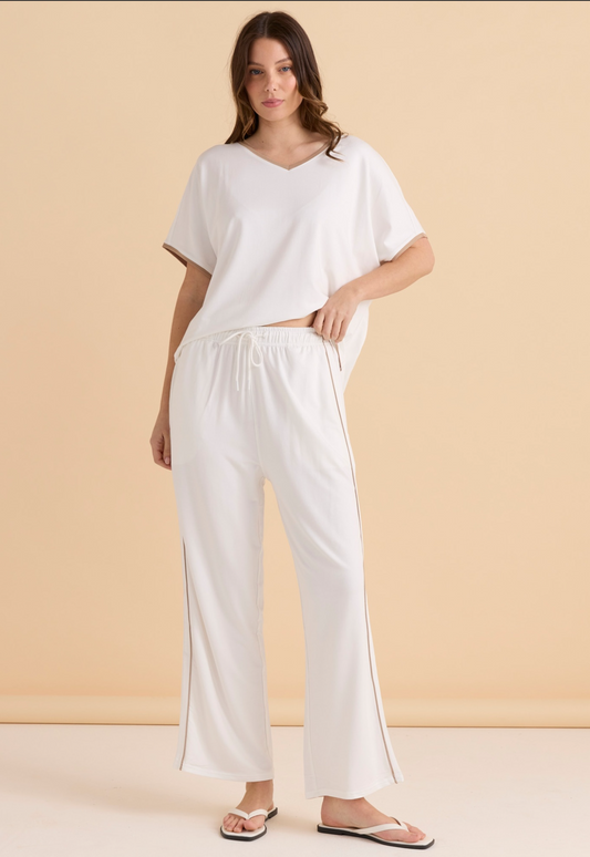 Betty. Asia’s Evelynwide leg jogger