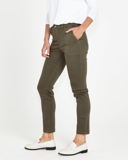 Betty Basics Roxette stretched chino jogger Khaki