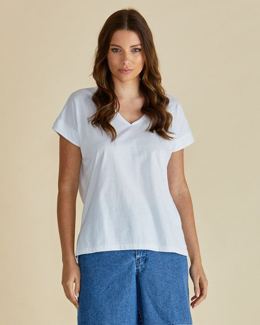 Betty Basics Tracy v neck Tee white