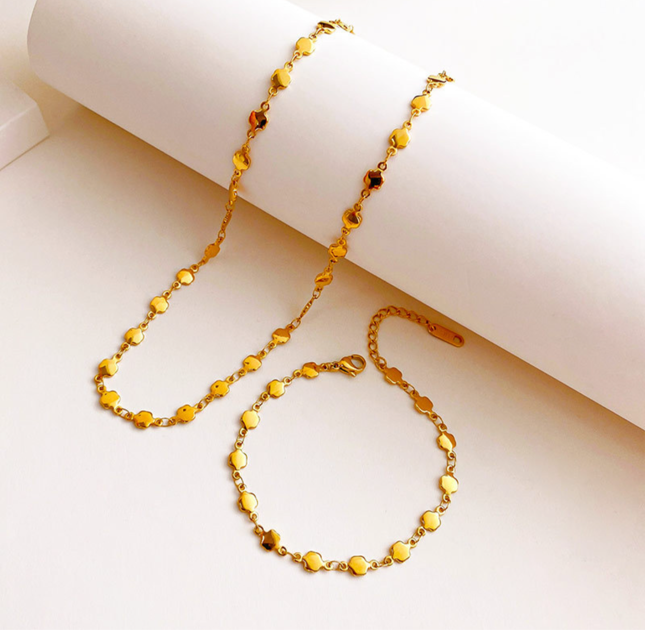 Flying Saucers gold disc chain necklace