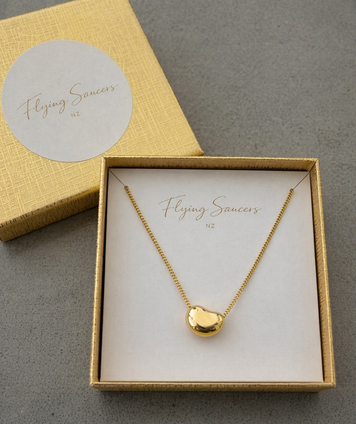 Flying Saucers gold pendant
