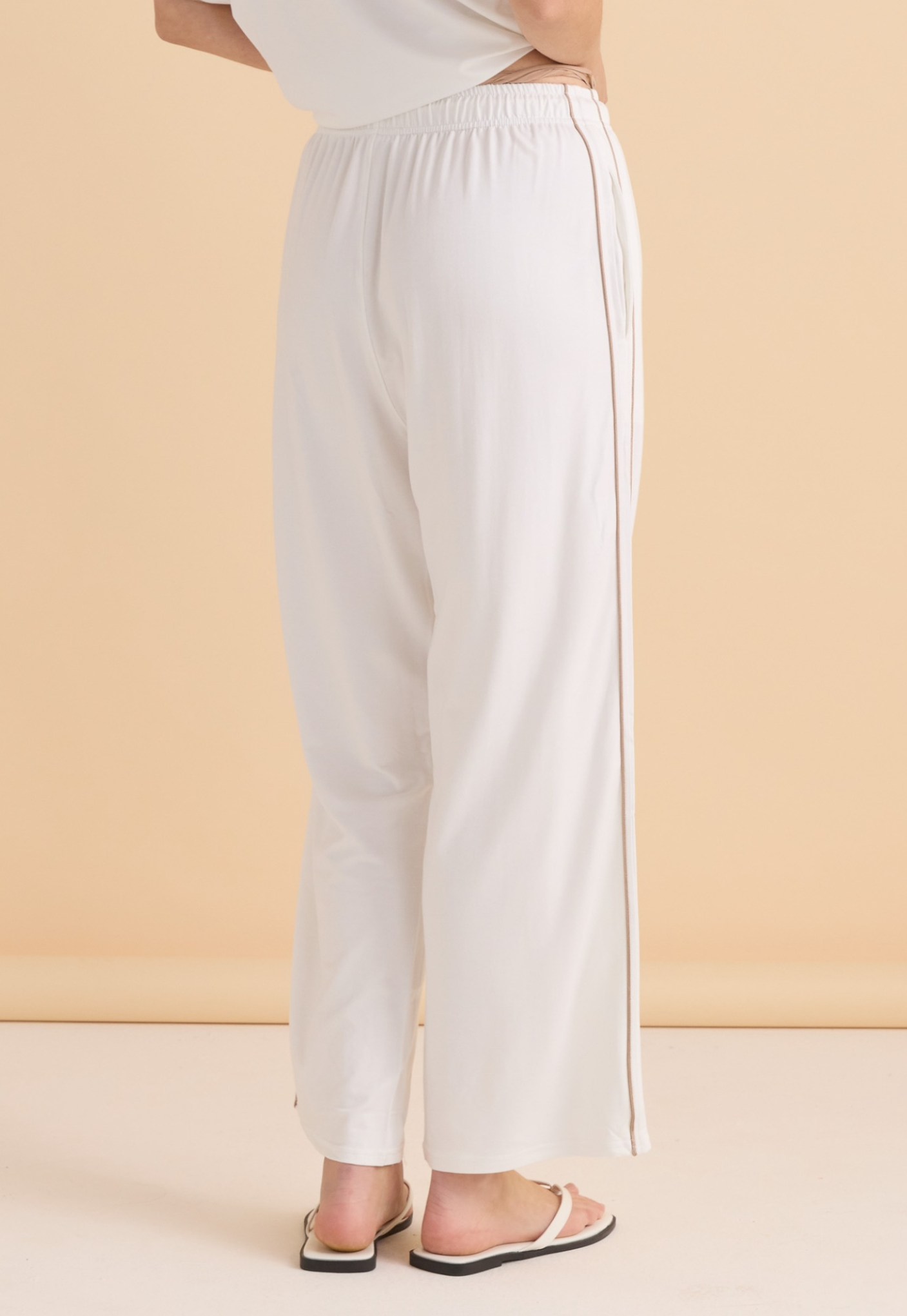 Betty. Asia’s Evelynwide leg jogger