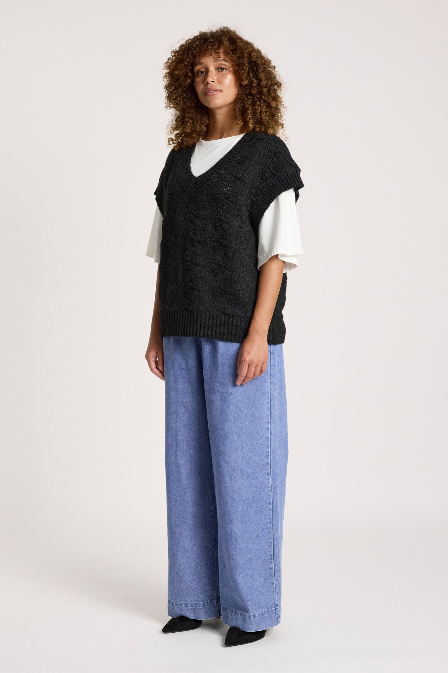 Eb + Ive orin knit vest Black