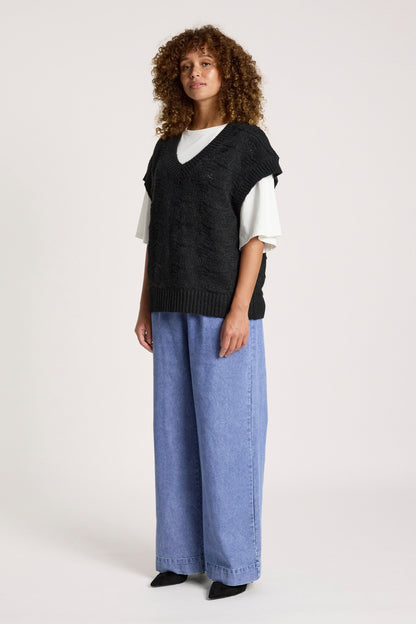 Eb + Ive orin knit vest Black