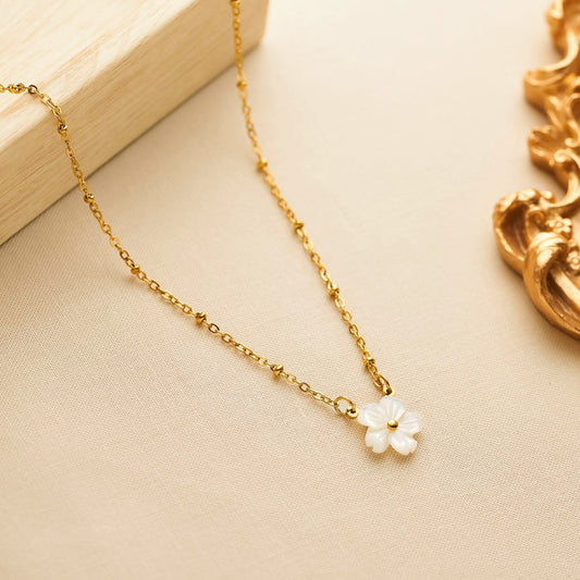 Flying Saucers Blosdom pendant necklace