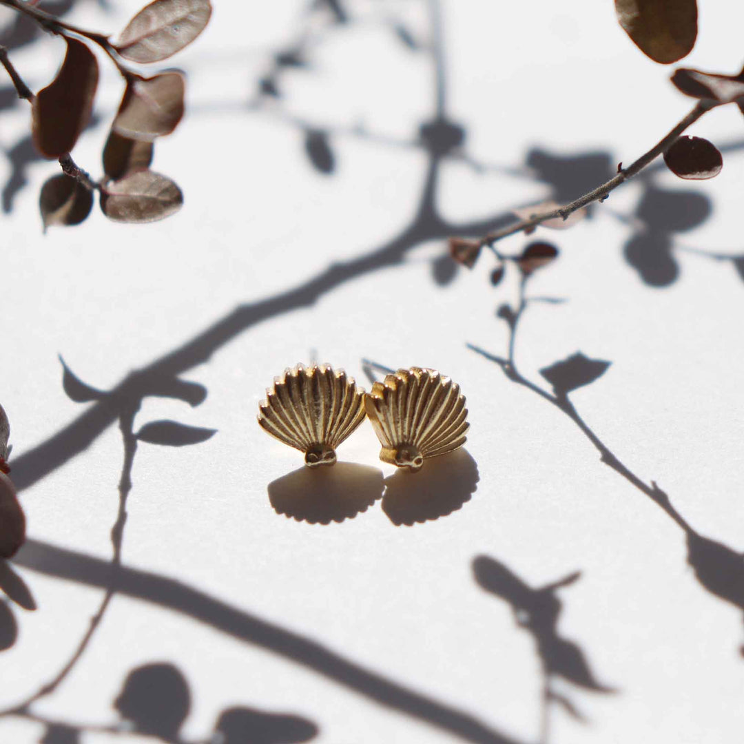 Little Taonga Pieakawaka stud Fantail earrings gold